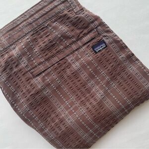 Patagonia Men’s Textured Plaid Lightweight Casual Shorts Size 28 Brown 10”